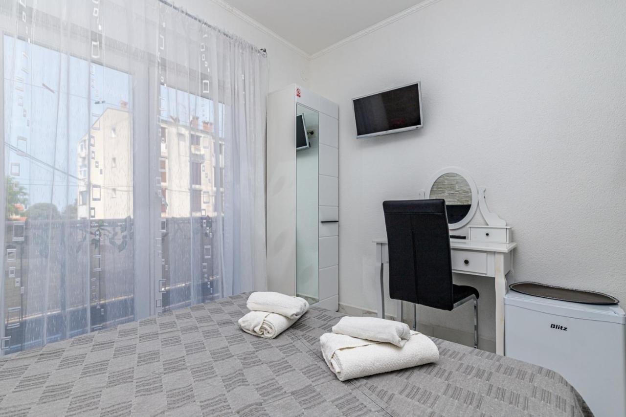 Genoa Rooms Poreč Exteriör bild