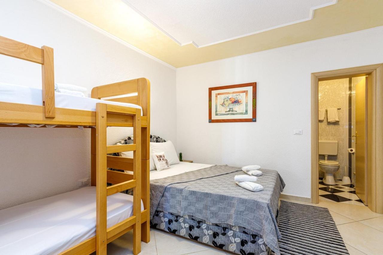 Genoa Rooms Poreč Exteriör bild